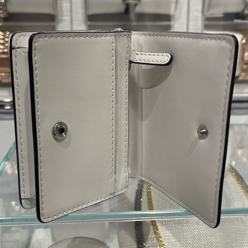 MICHAEL KORS Carson Small Pebbled Leather Wallet
Optic White 
NWT - Picture 8 of 16